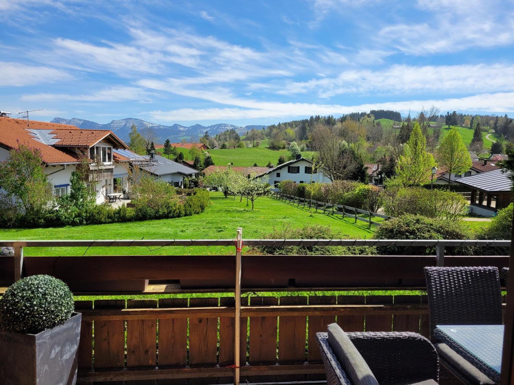 Lindners Hideaways - Bergnest Lodge - Bergblick Fewo 6 Pers Balkon Garten Hund Ski Unterkunft Luftkurort Oberreute Naehe Buchenegger Wasserfaelle Eistobel Bodensee Esterno foto